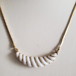 Avon Gatsby Short Necklace Vintage